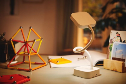 Back to School в свежа светлина – с LED бюра лампи Philips