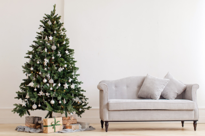 Изкуствена елха. Коледна нешироколистна атмосфера