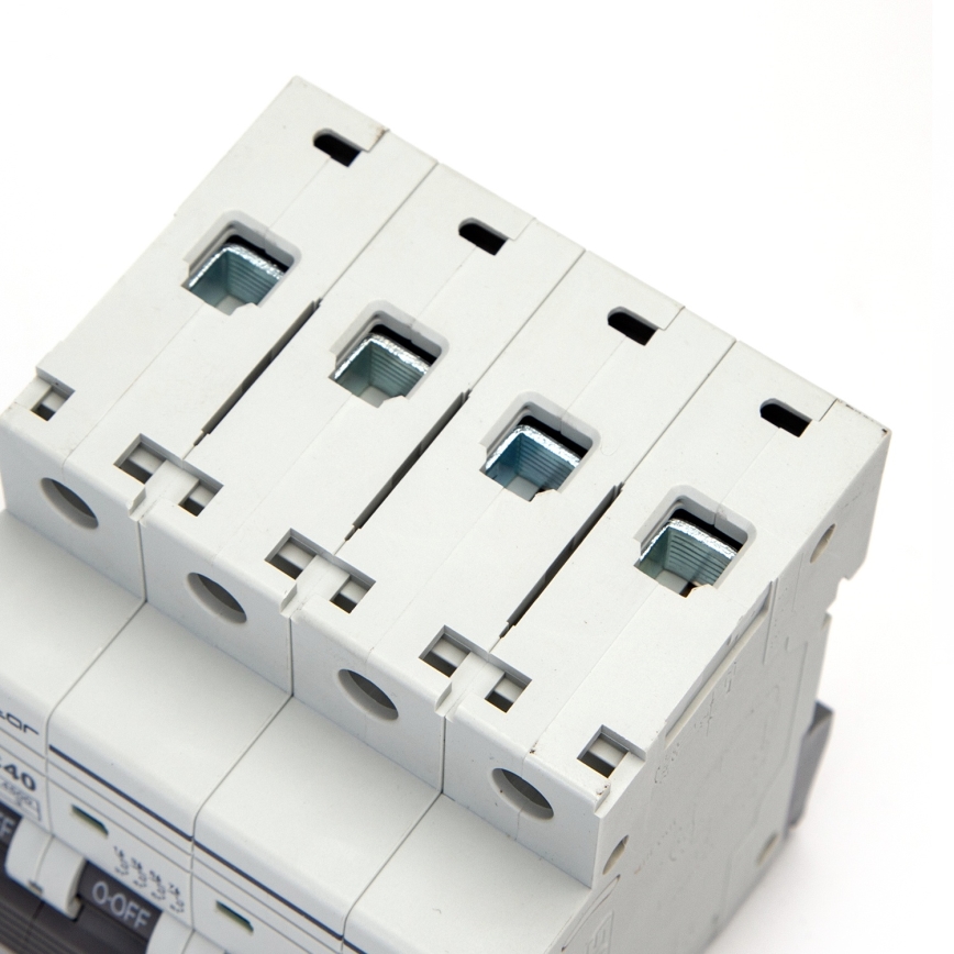Aigostar - Автоматичен прекъсвач 4-полюсен 4P-25A-C 400V