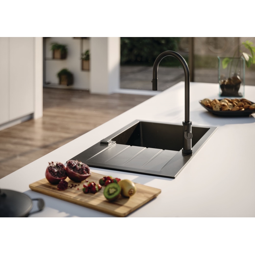 ALVEUS 1132179 - Кран за мивка с издърпваща се пръскачка NERINA 46,8 см неръждаем/черен