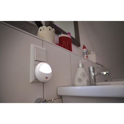 Brennenstuhl - LED Лампа за ориентация за контакт със сензор LED/0,85W/230V