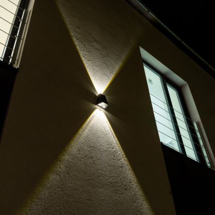 Brilagi - LED Соларен аплик PYRAMID LED/2W/3,2V 1300 mAh IP54