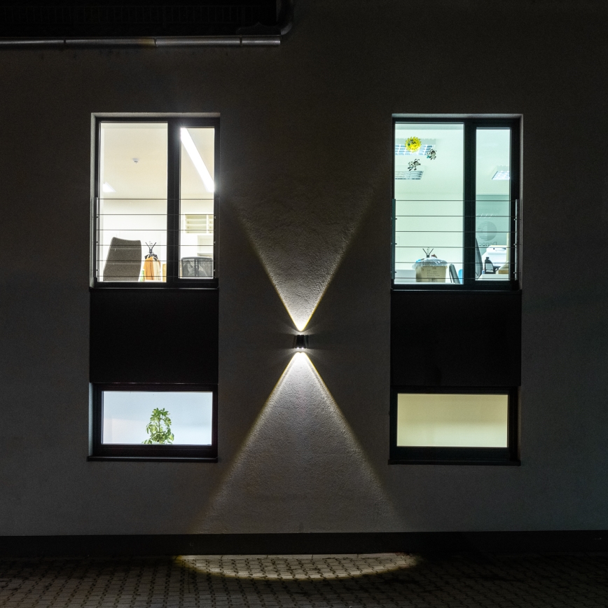 Brilagi - LED Соларен аплик PYRAMID LED/2W/3,2V 1300 mAh IP54