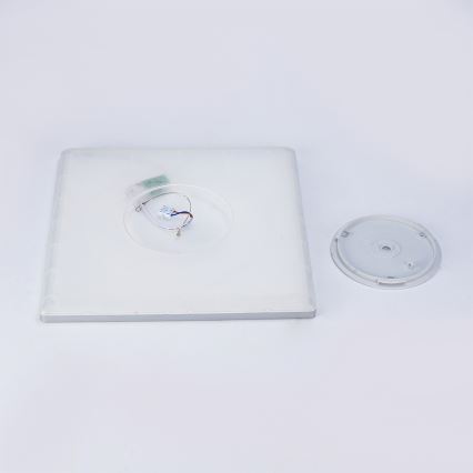 Brilagi - LED плафон за баня ULTRA SLIM LED/24W/230V 42x42 cm сребрист IP54