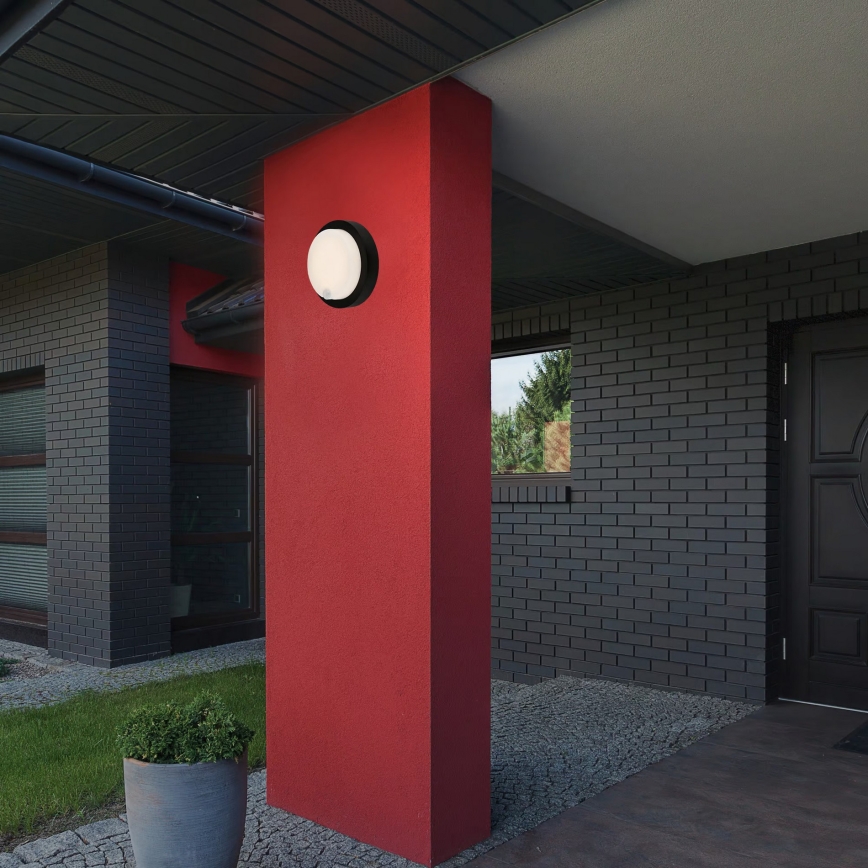 Brilo - LED презареждаемо външно стеннo осветително тяло със сензор LED/4W/5V 4400 mAh IP44 черно