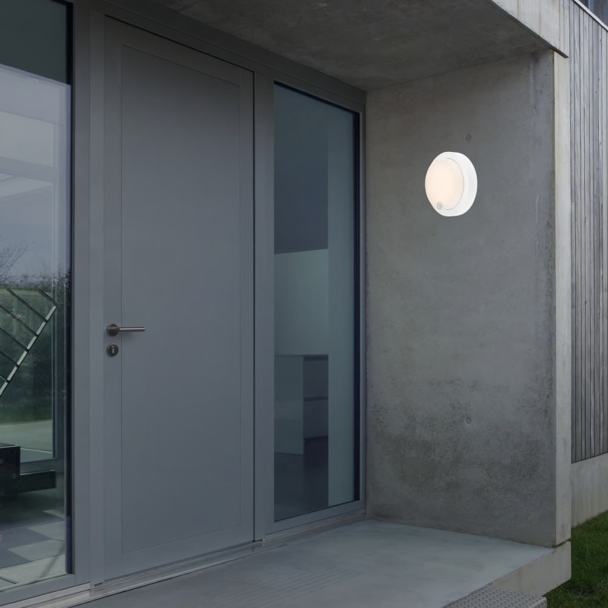 Brilo - LED презареждаемо външно стеново осветително тяло с вграден сензор LED/4W/5V 4400 mAh IP44 бяло