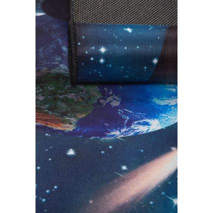 Детски противохлъзгащ килим PRINT 3D 80x150 см планети/многоцветен