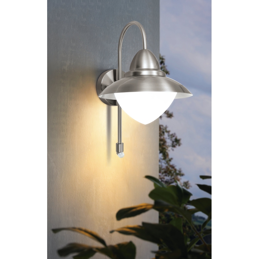 Eglo - Екстериорна със сензор Стенна лампа 1xE27/60W IP44