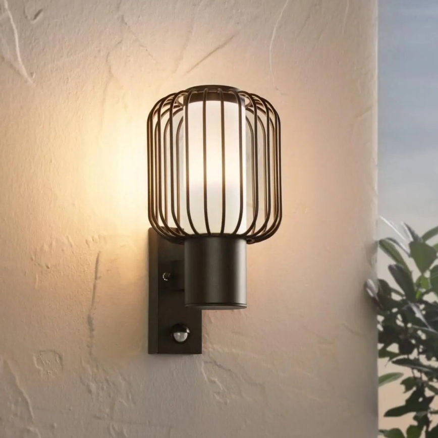 Eglo - Външна стенна лампа със сензор 1xE27 / 28W / 230V IP44
