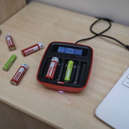 Зарядно устройство за батерии с LCD дисплей 4xAA/AAA 5V