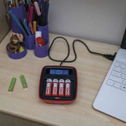 Зарядно устройство за батерии с LCD дисплей 4xAA/AAA 5V