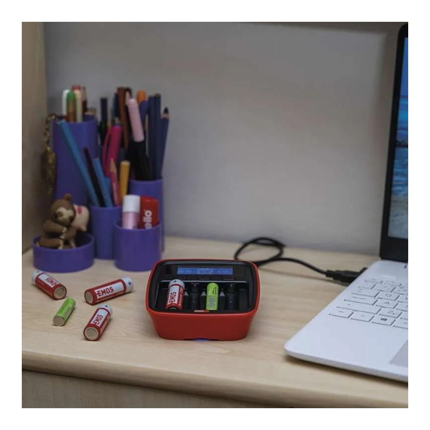 Зарядно устройство за батерии с LCD дисплей 4xAA/AAA 5V