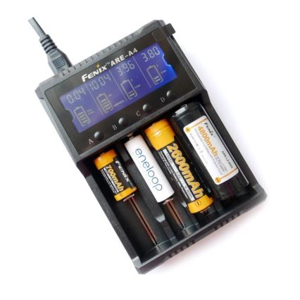 Fenix FENAREA4 - Зарядно устройство за батерии 4xLi-ion/AAA/AA/C 5V