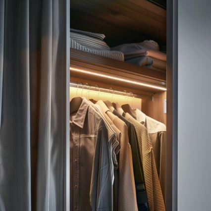 Globo - LED лента със сензор LED/1,5W/6V 4xAAA 3000K 1,5 m