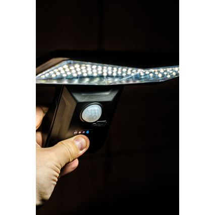 LED Соларен аплик със сензор LED/2,6W/5,5V IP65 1800 mAh черен