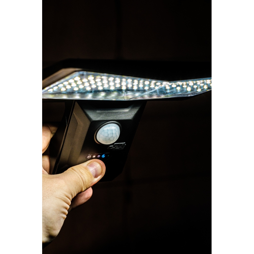 LED Соларен аплик със сензор LED/2,6W/5,5V IP65 1800 mAh черен
