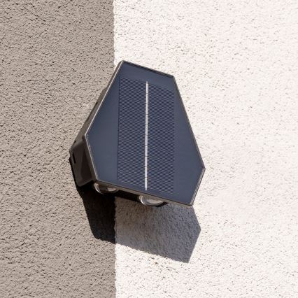 LED соларен стенен осветител с сензор LED/2W/5V IP54 1300 mAh