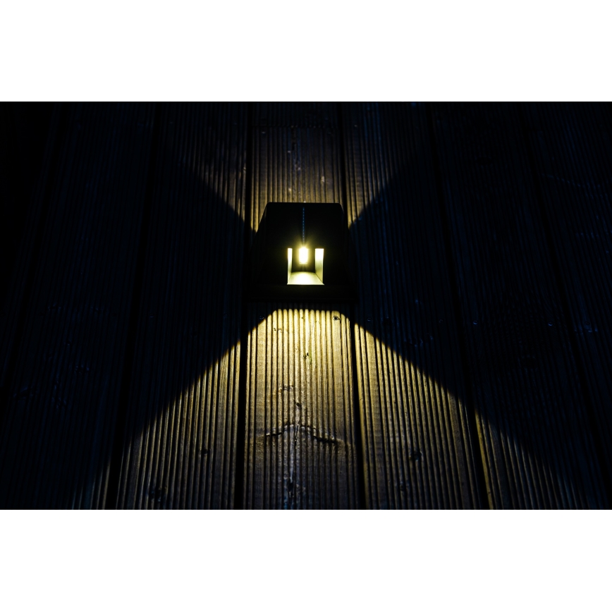 LED соларен стенен осветител с сензор LED/2W/5V IP54 1300 mAh