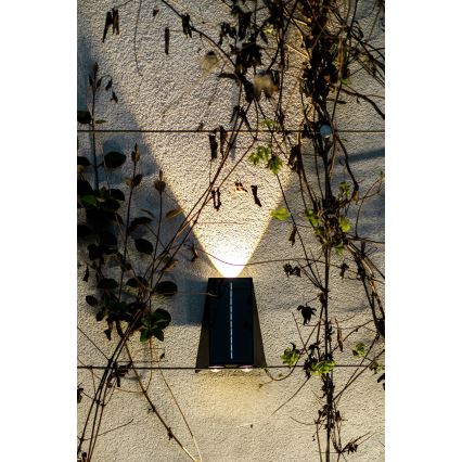 LED Соларен аплик със сензор LED/2W/5V IP54 1300 mAh