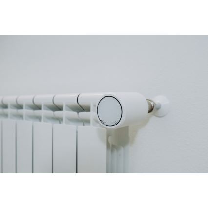 Immax NEO 07732C - К-кт 4бр. термостатични глави + BRIDGE PRO v3 2xAA/3V Wi-Fi Tuya