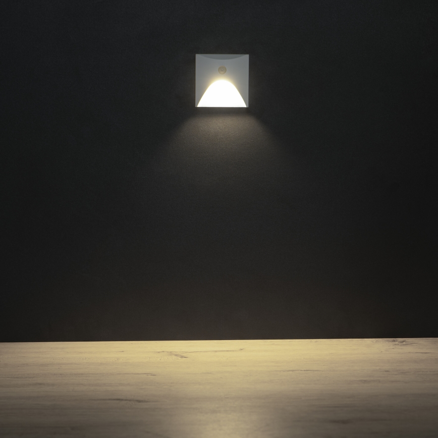 LED стълбищно осветително тяло със сензор за движение и за здрач EXIN LED/2,5W/230V 4000K IP65 бяло, квадратно