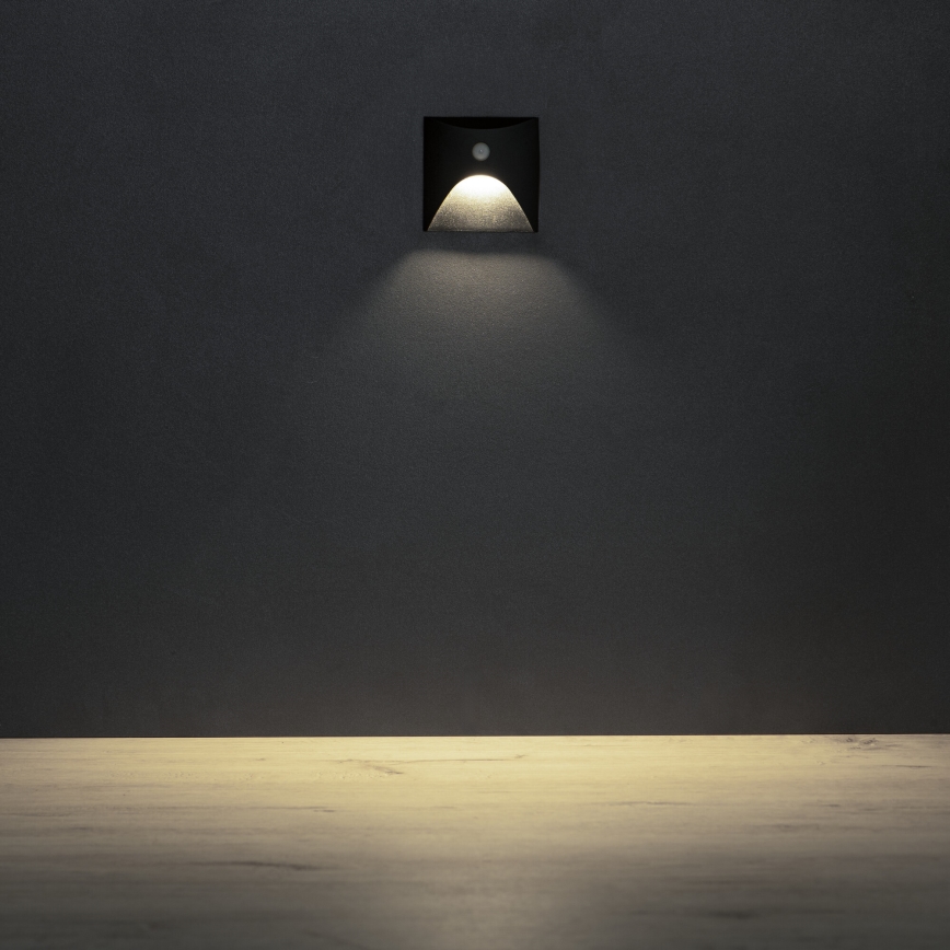 LED осветително тяло за стълби със сензор за движение и сумрак EXIN LED/2,5W/230V 4000K IP65 черно квадратно