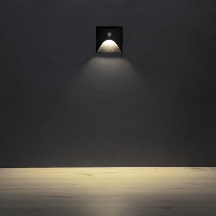 LED осветително тяло за стълбище със сензор за движение и сумрак EXIN LED/2,5W/230V 4000K IP65 черно квадратно