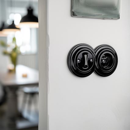 Kliklap - Ретро еднополюсен ключ № 1 и розетка 230V с черна рамка