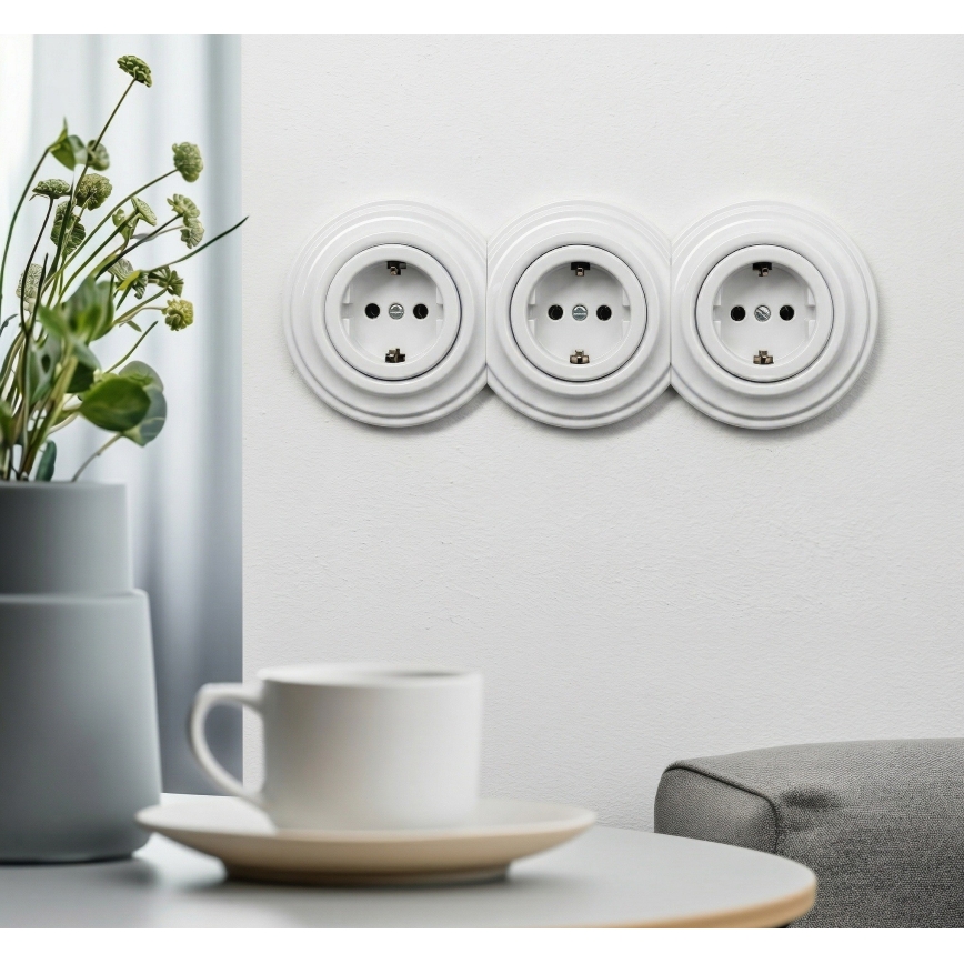 Kliklap - Тройна ретро битова розетка SCHUKO с рамка, 230V, снежнобяла