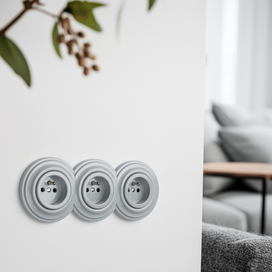 Kliklap - Тройна ретро битова контактна розетка с рамка, 230 V, сива