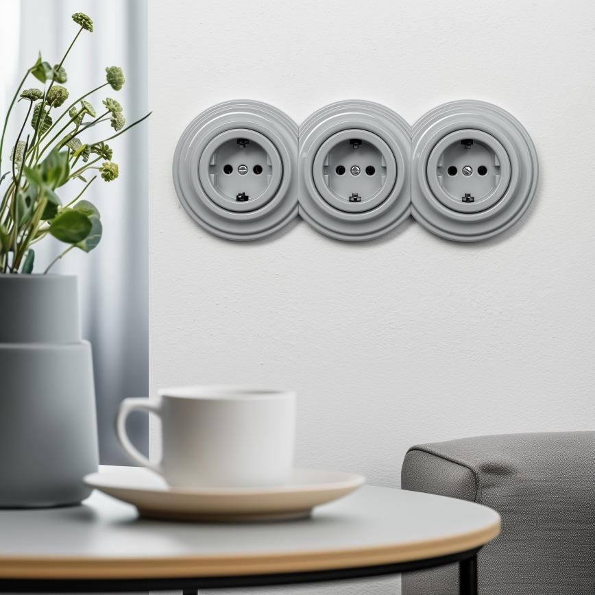 Kliklap - Тройна ретро домашна розетка с рамка SCHUKO 230V, сива