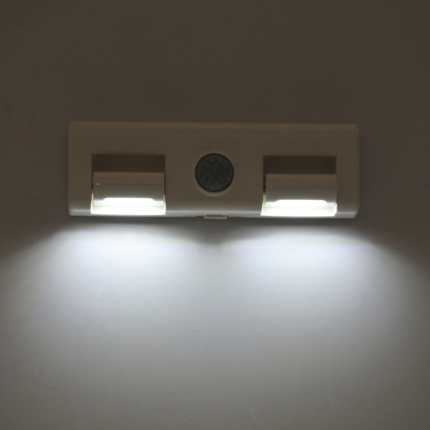 LED Аплик със сензор LED/3xAAA/4,5V