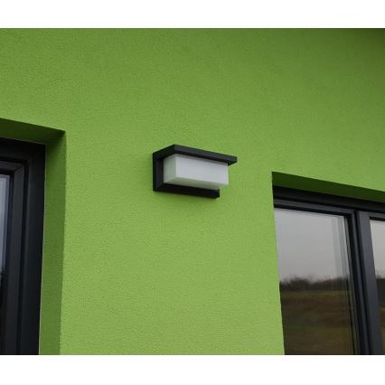 LED Екстериорен аплик със сензор LED/12W/230V IP54 черен