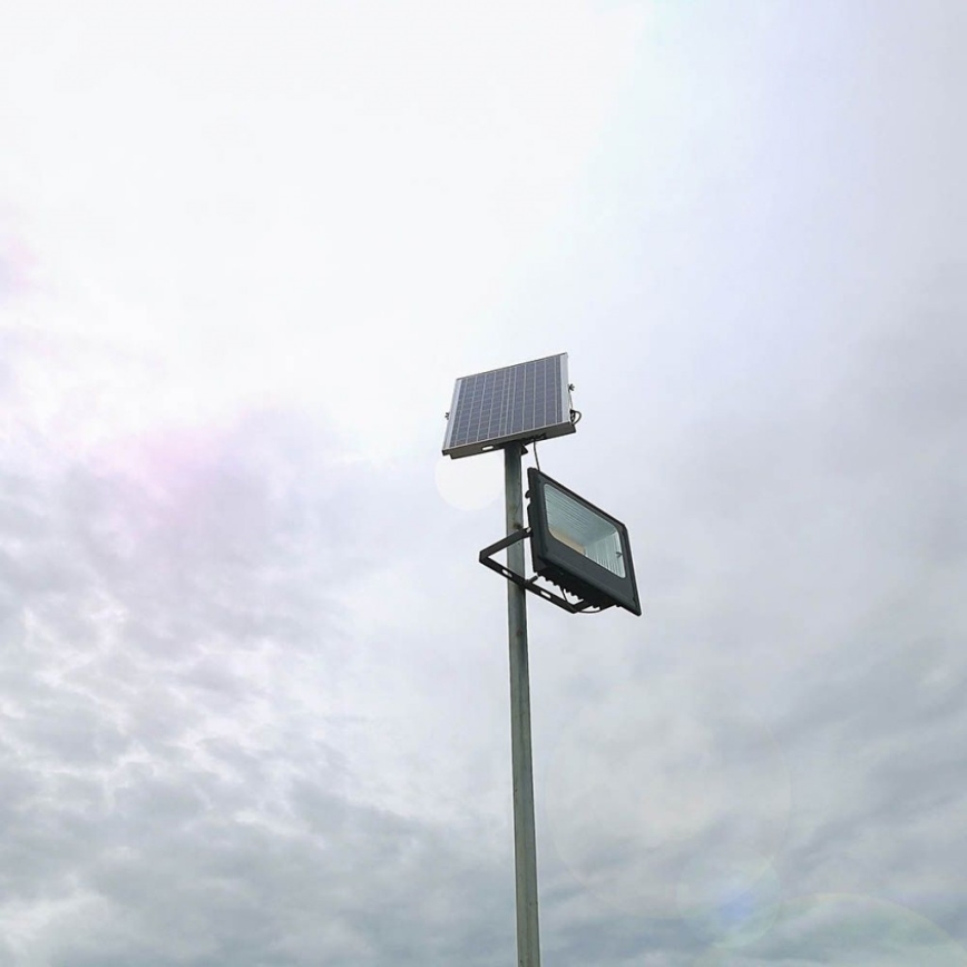 LED Екстериорен соларен прожектор LED/40W/10V IP65 6000K + дистанционно управление