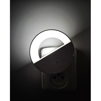 LED Нощна лампа със сензор за здрач LED/0,5W/230V бял