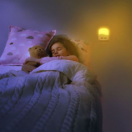 LED Нощна лампа за контакт със сензор за здрач 2xUSB LED/0,45W/230V 3000K