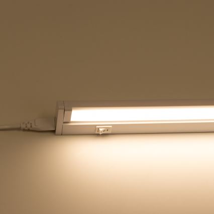 LED осветително тяло за монтаж под шкаф LED/7,5W/230V 55,6 cm бяло