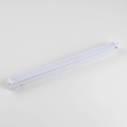 LED осветително тяло за монтаж под шкаф LED/7,5W/230V 55,6 cm бяло