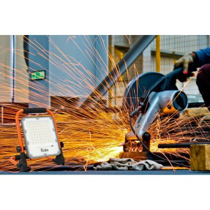 LED презареждаем прожектор със стойка LED/100W/3,2V 4500K 15000 mAh IP65 оранжев