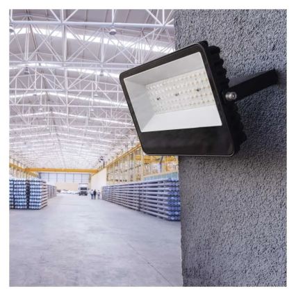 LED прожектор AVENO LED/48W/230V 4000K 7200 lm IP66 черен