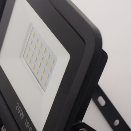 LED Прожектор със сензор LED/20W/230V IP65