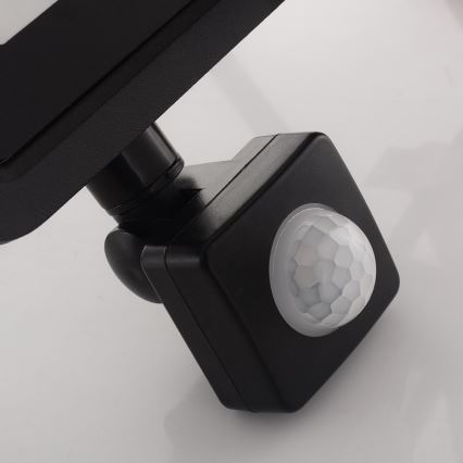 LED Прожектор със сензор LED/20W/230V IP65