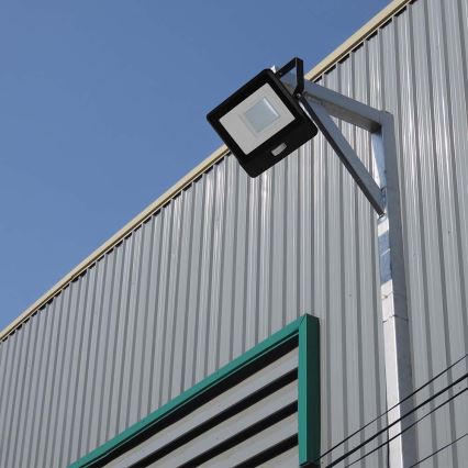LED Прожектор със сензор LED/50W/230V 4000K IP65 черен