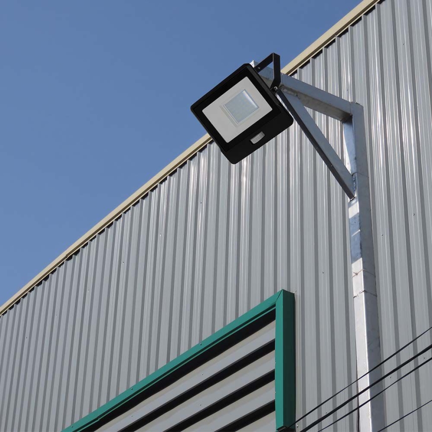 LED Прожектор със сензор LED/50W/230V 4000K IP65 черен