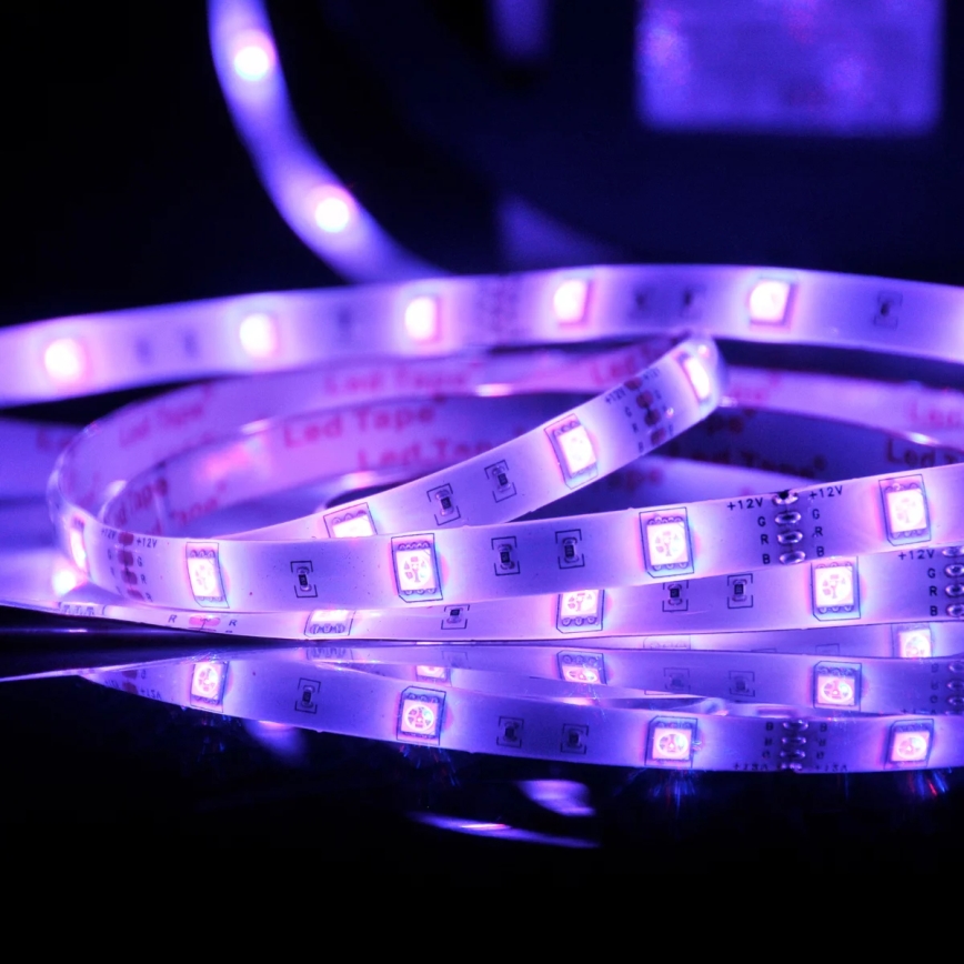 LED RGB Димируема екстериорна лента 5м LED/14W/12V IP65 + д.у.