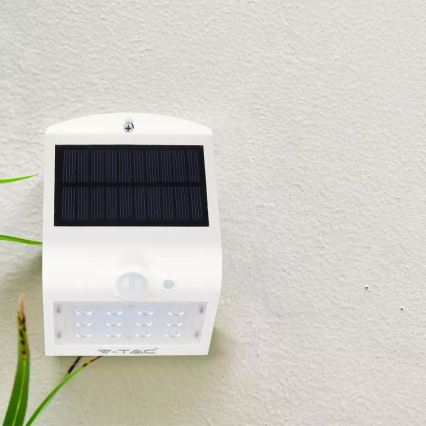 LED Соларен аплик със сензор LED/1.5W/3,7V IP65 1200 mAh