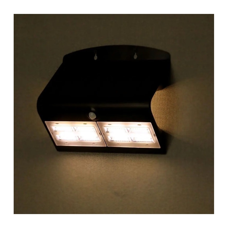 LED Соларен аплик със сензор LED/7W/3,7V 4000K IP65 черен