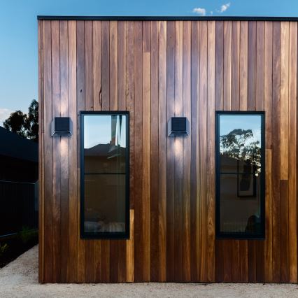 LED соларен стенен осветител WINGS LED/2W/1300 mAh 3,7V 6000K IP54 черен