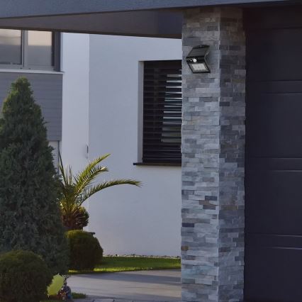 LED соларна лампа с датчик за движение и здрач LED/1,5W/1200 mAh 3,7V IP65