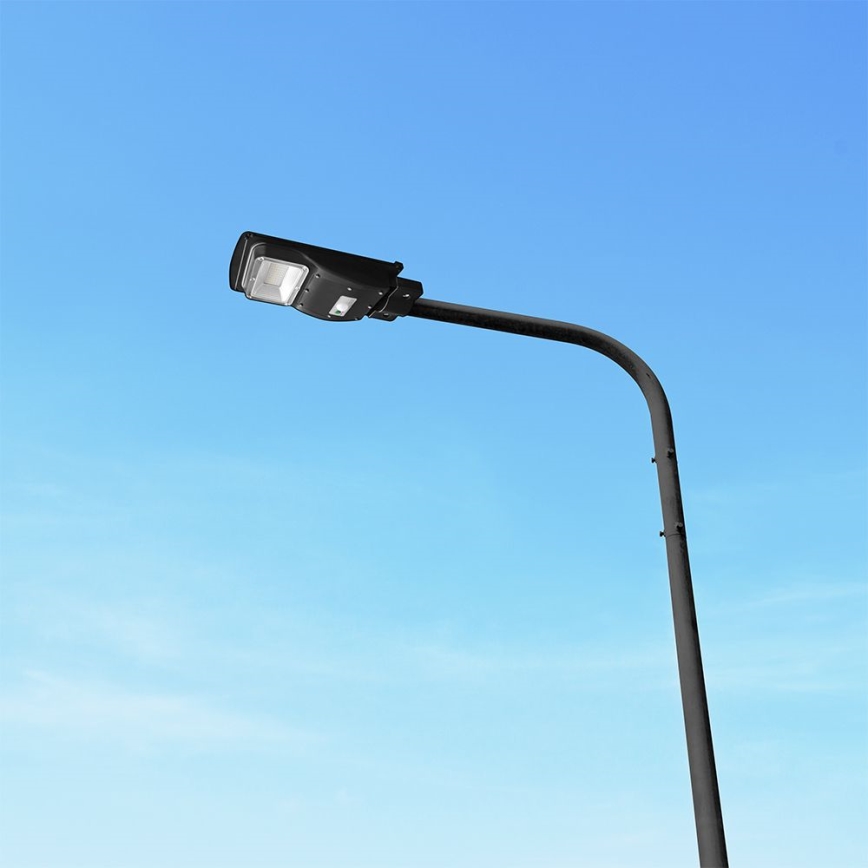 LED регулируема соларна улична лампа с датчик за движение и здрач LED/6W/3,2V 6000K IP65 5000 mAh черна + дистанционно управление